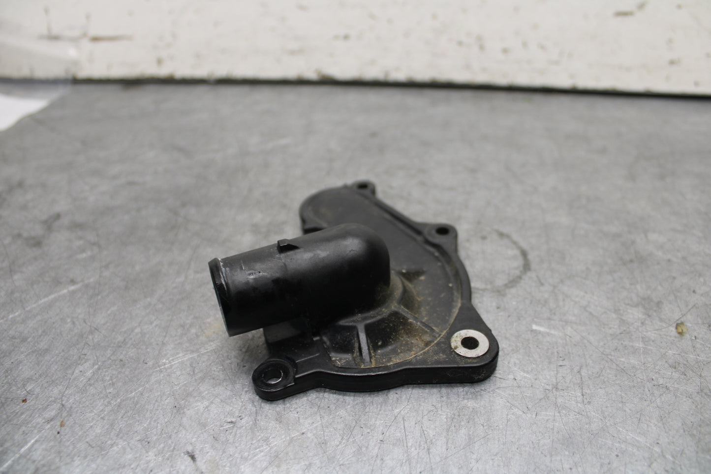 22-24 YAMAHA XSR900 ENGINE WATER COOLANT PUMP COVER BB683