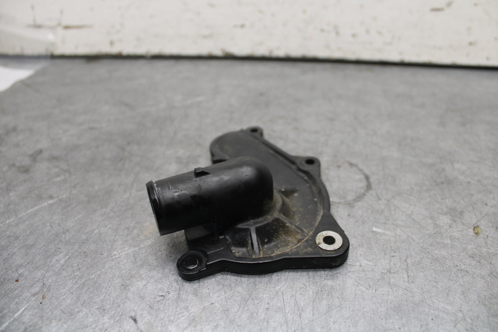 22-24 YAMAHA XSR900 ENGINE WATER COOLANT PUMP COVER BB683
