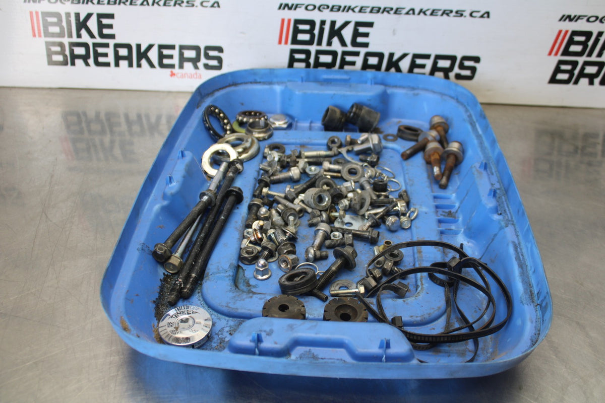 14 HONDA SHADOW 750 VT750C2B LEFTOVER MOUNTING BOLTS HARDWARE SCREWS BB867