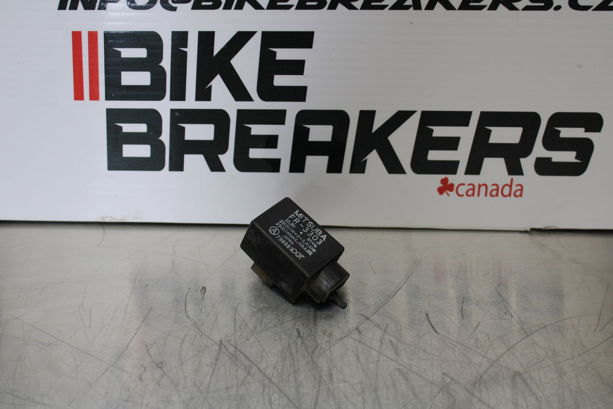 98-05 HONDA SUPER HAWK 1000 VTR1000F TURN SIGNAL BLINKER RELAY FLASHER BB152