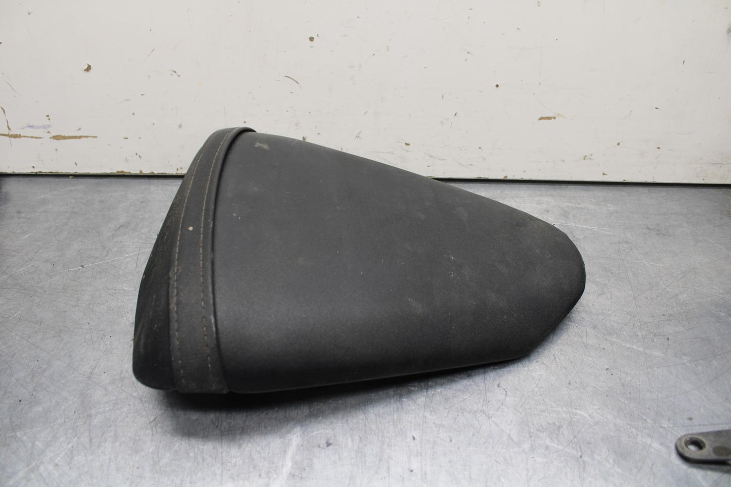 09-12 KAWASAKI NINJA ZX6R REAR BACK PASSENGER TANDEM SEAT SADDLE PILLION BB617