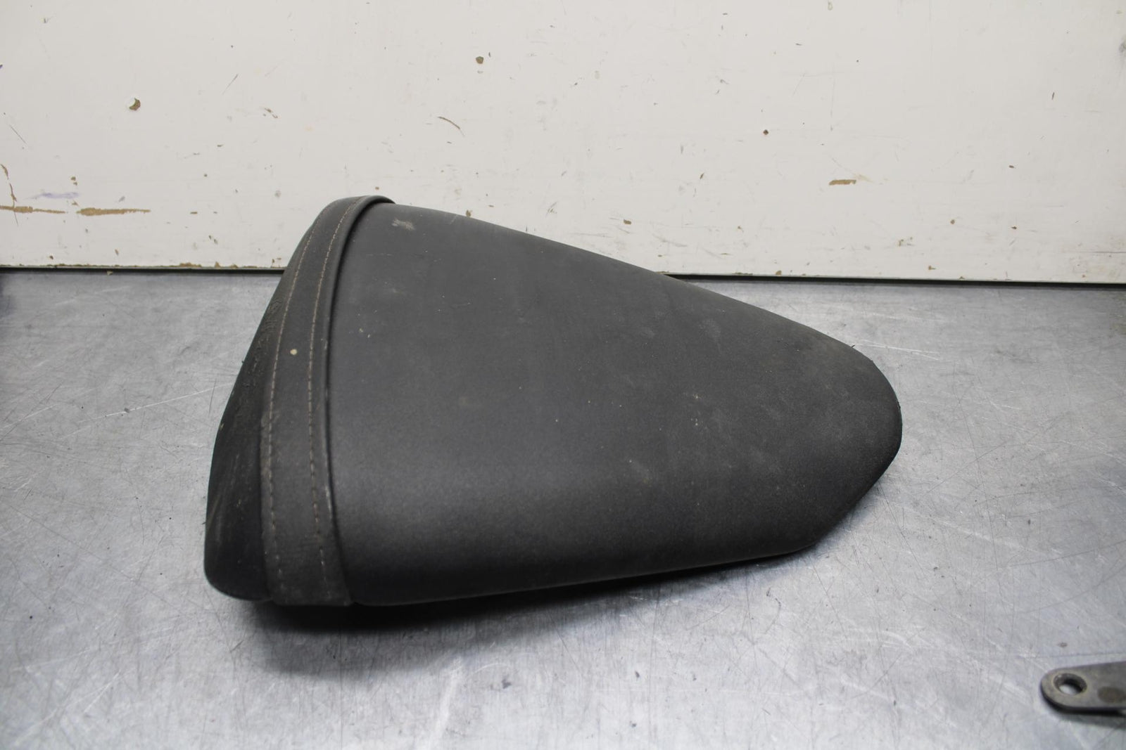 09-12 KAWASAKI NINJA ZX6R REAR BACK PASSENGER TANDEM SEAT SADDLE PILLION BB617