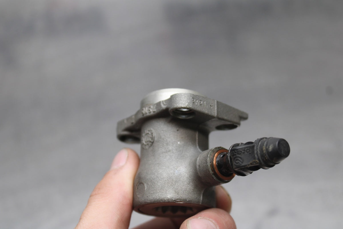 05 DUCATI SUPERSPORT 800 CLUTCH SLAVE PISTON CYLINDER BB913