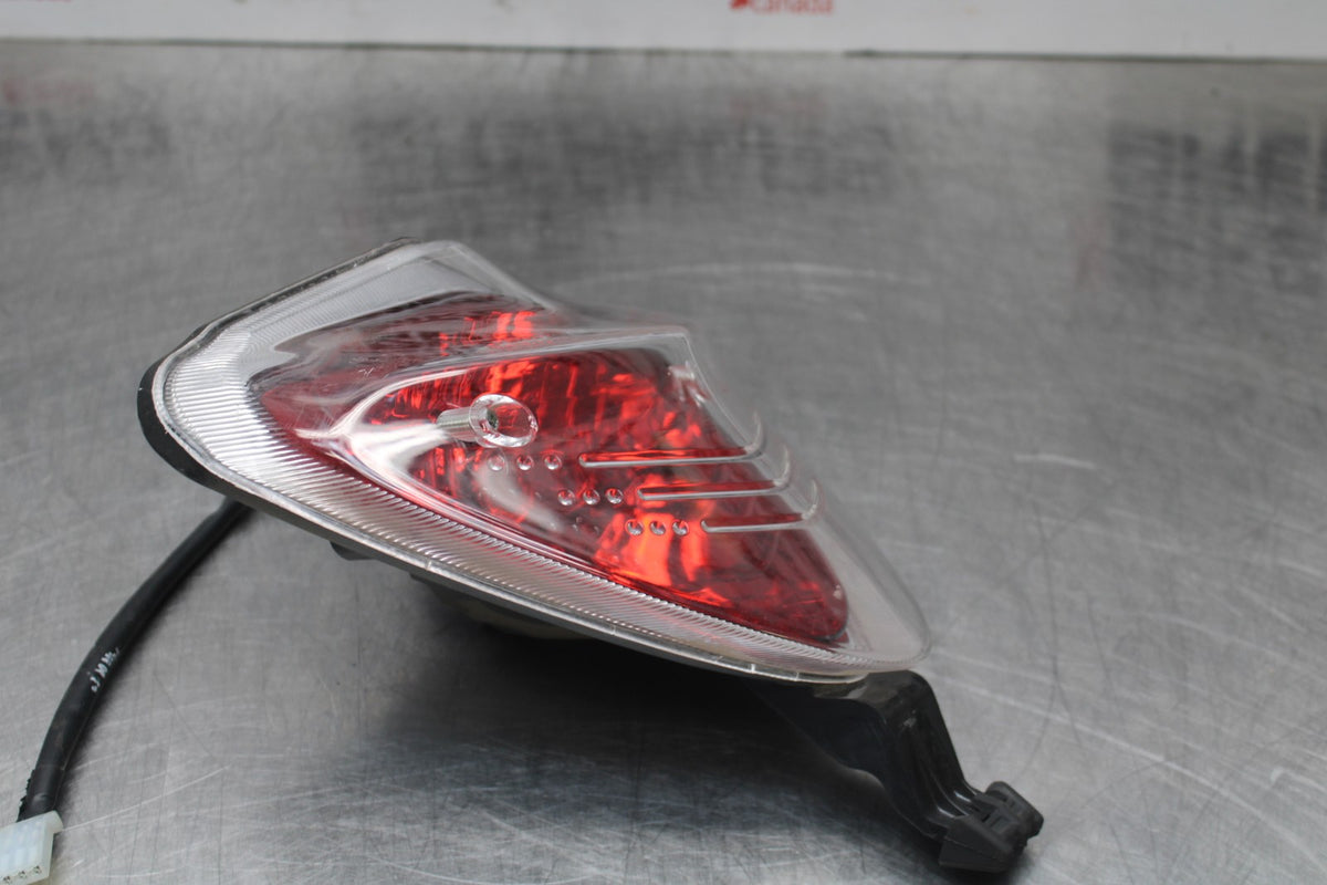 15 SUZUKI GW250F REAR TAIL TAILLIGHT BACK BRAKE LIGHT BB789