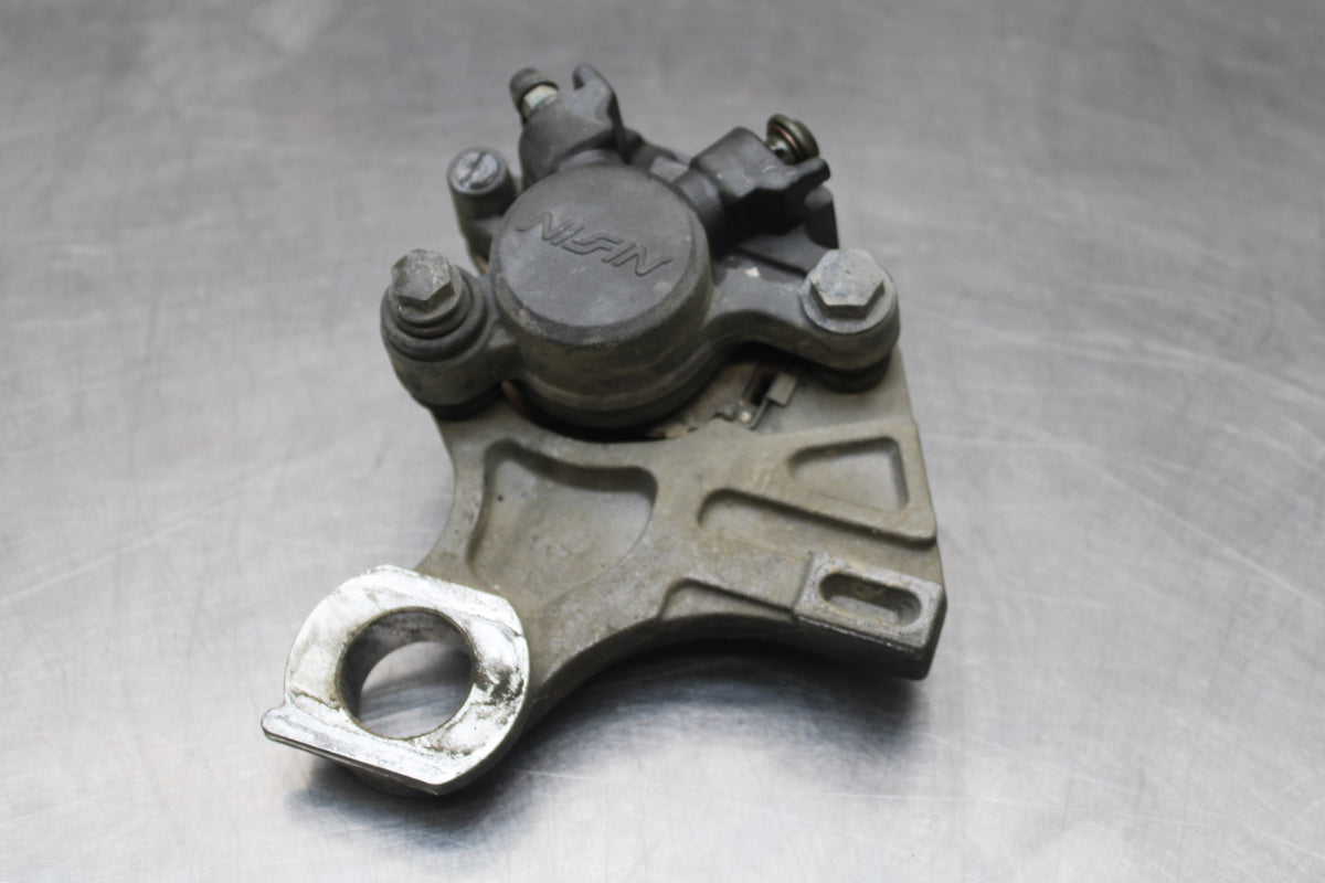 05 YAMAHA YZF R6 REAR BACK BRAKE CALIPER W MOUNT BRACKET BB858