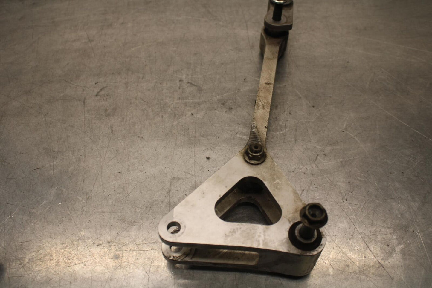 2007 Yamaha YZF R1 REAR DOGBONE SHOCK LINKAGE LINK BB83