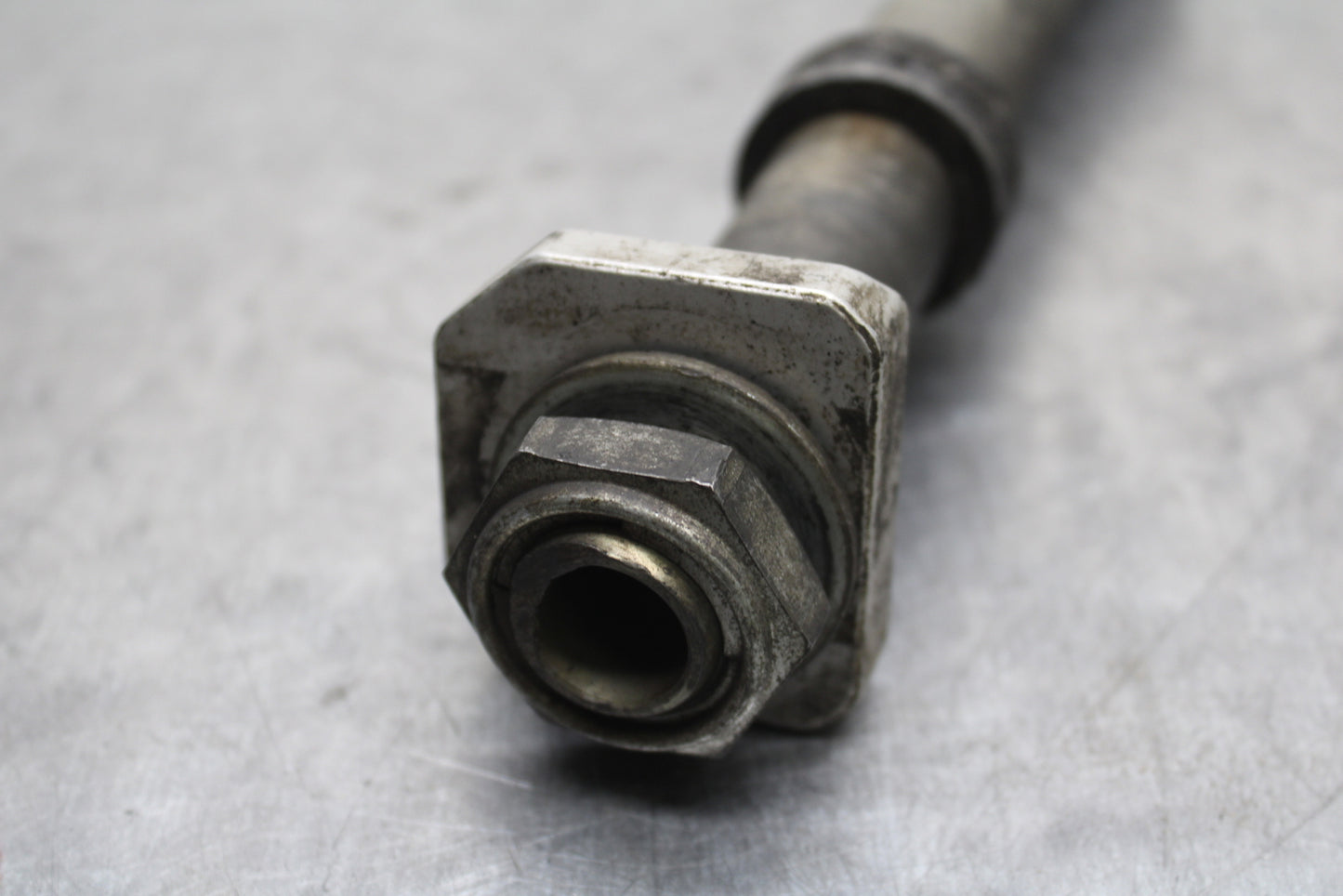08-10 SUZUKI GSXR 600 REAR AXLE BACK WHEEL RIM PIVOT BOLT AXEL BB132