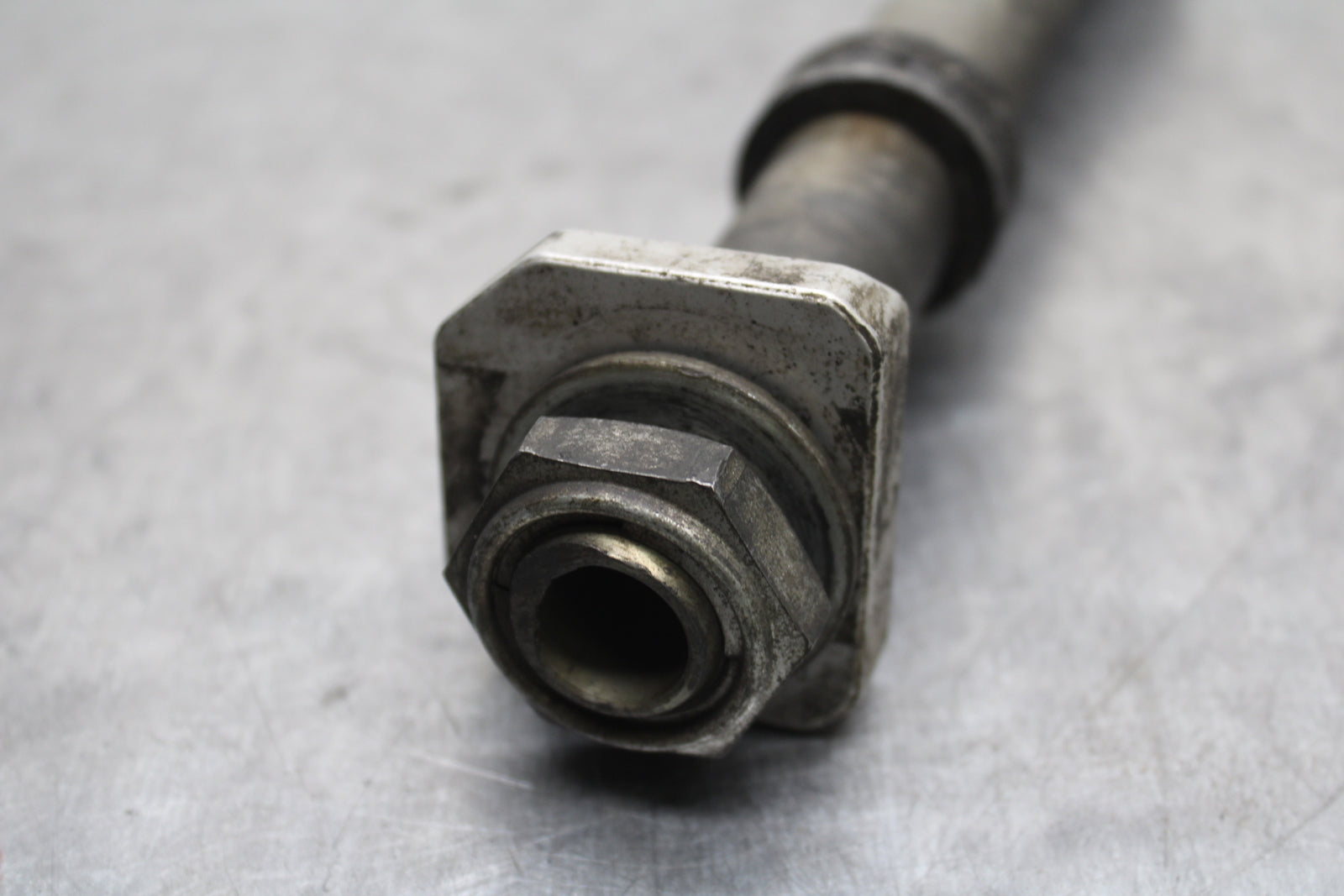 08-10 SUZUKI GSXR 600 REAR AXLE BACK WHEEL RIM PIVOT BOLT AXEL BB132