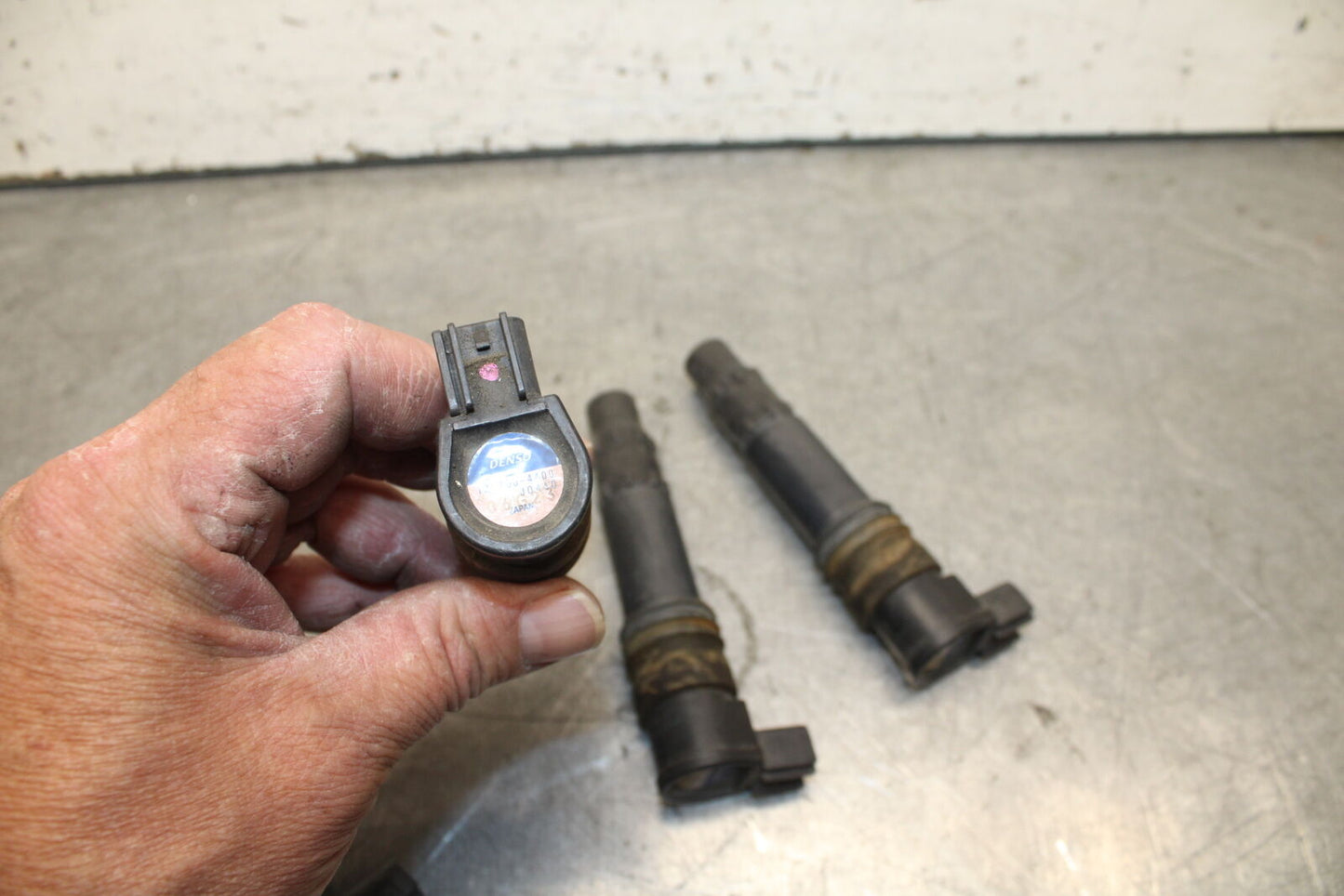 05-06 SUZUKI GSXR1000 IGNITION COILS COIL SPARK PLUG CAPS 33410-35F10 BB677