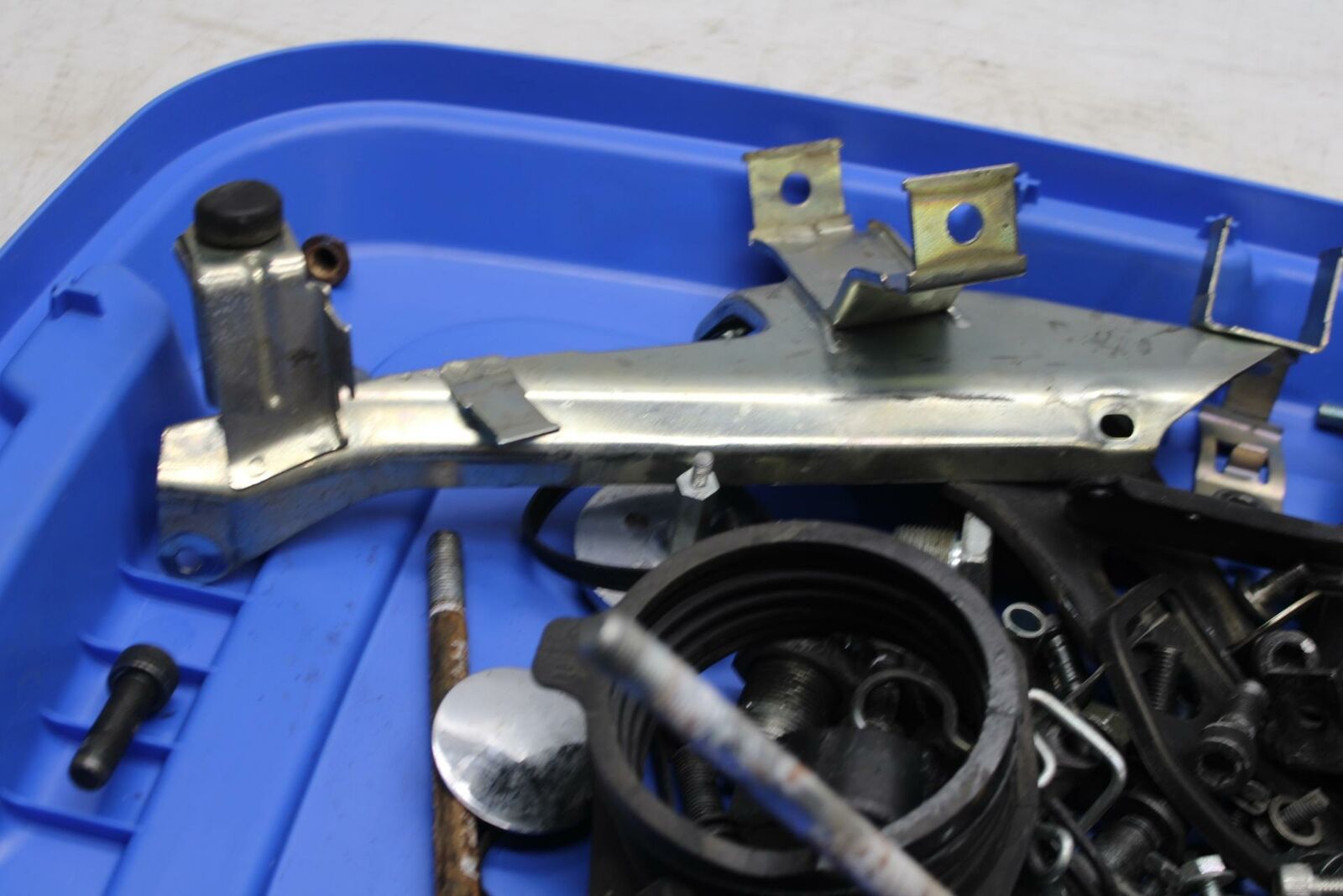 05-09 SUZUKI BOULEVARD C90 BOLTS HARDWARE MOTOR SCREWS BB357