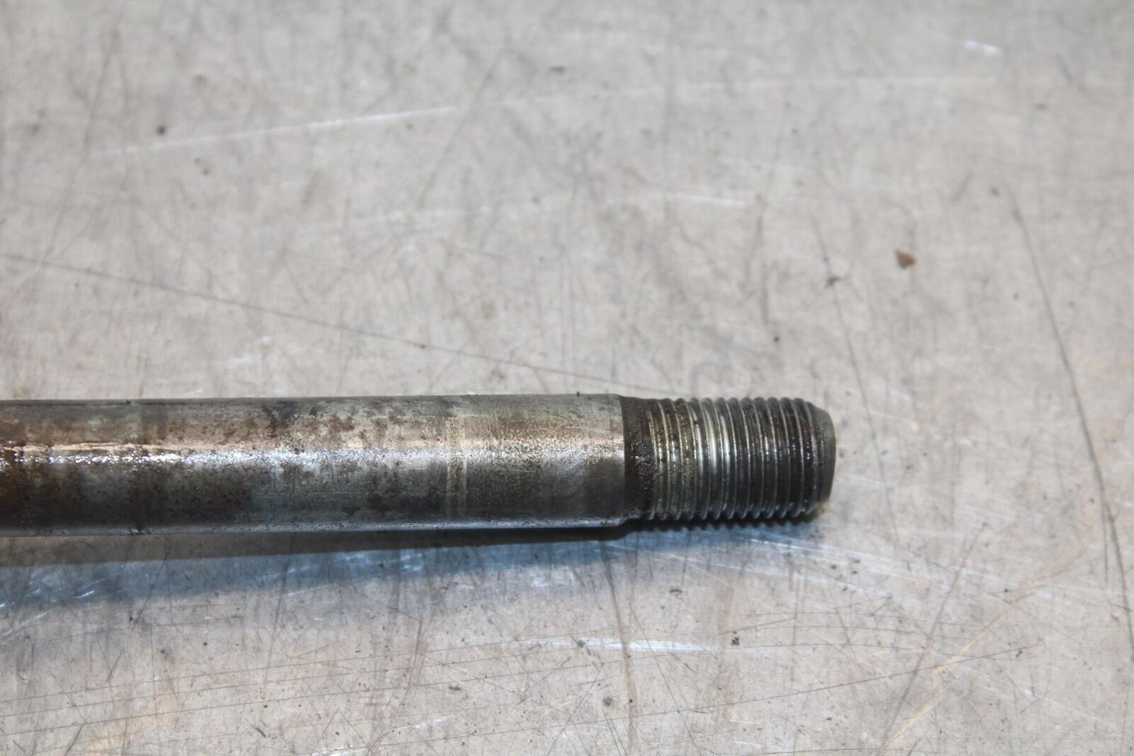 1988 Yamaha FZ600 FRONT WHEEL RIM AXLE PIVOT BOLT 10W-25381-00-00 BB601
