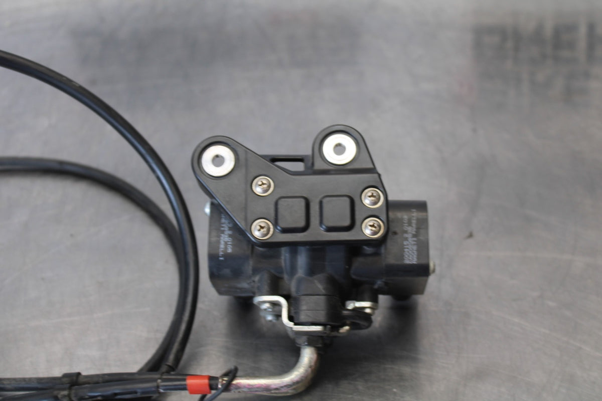 16 APRILIA TUONO V4 1100 RIGHT THROTTLE GRIP THROTTLE CABLES/ ACCELERATOR BB905