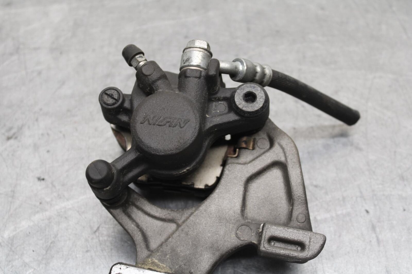 11-23 SUZUKI GSXR 750 REAR BACK BRAKE CALIPER W MOUNT BRACKET BB630