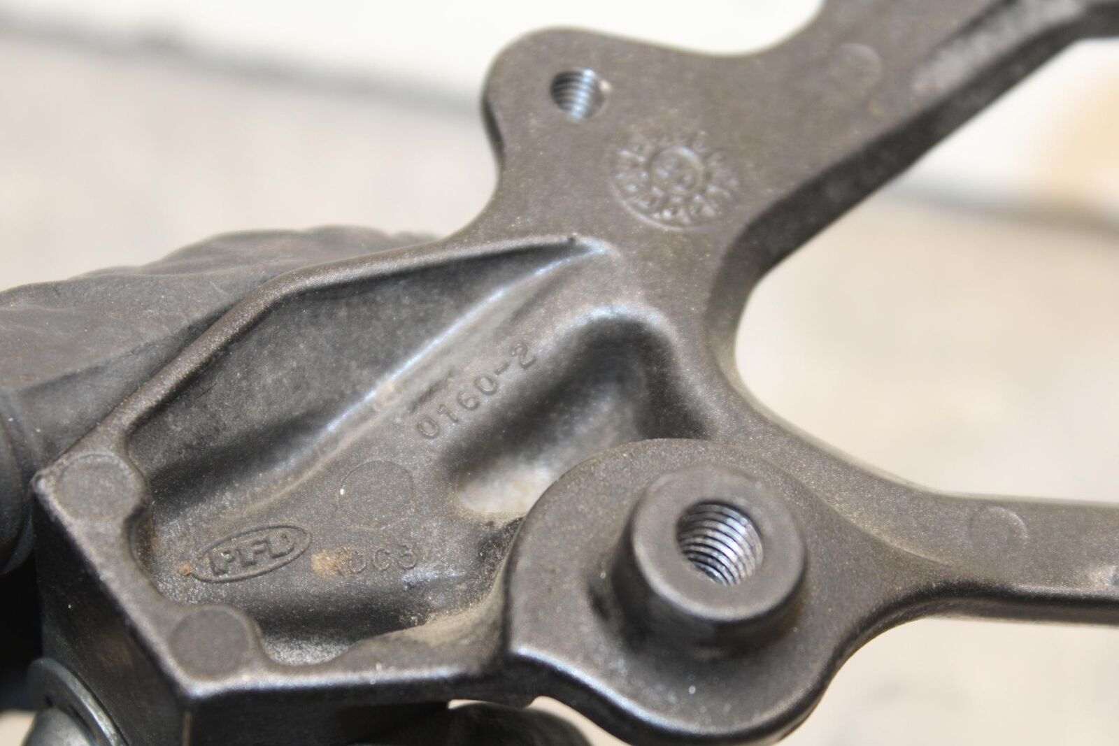 09-12 KAWASAKI NINJA ZX6R ZX600R LEFT REARSET DRIVER FOOT PEG REST STOP BB617