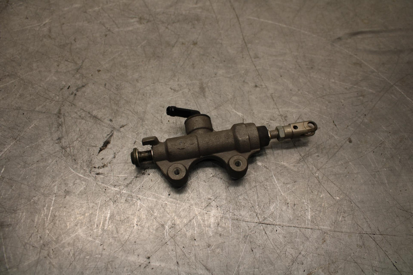 2007 Yamaha YZF R6 REAR BACK BRAKE MASTER CYLINDER 2C0-2583V-01-00 BB525