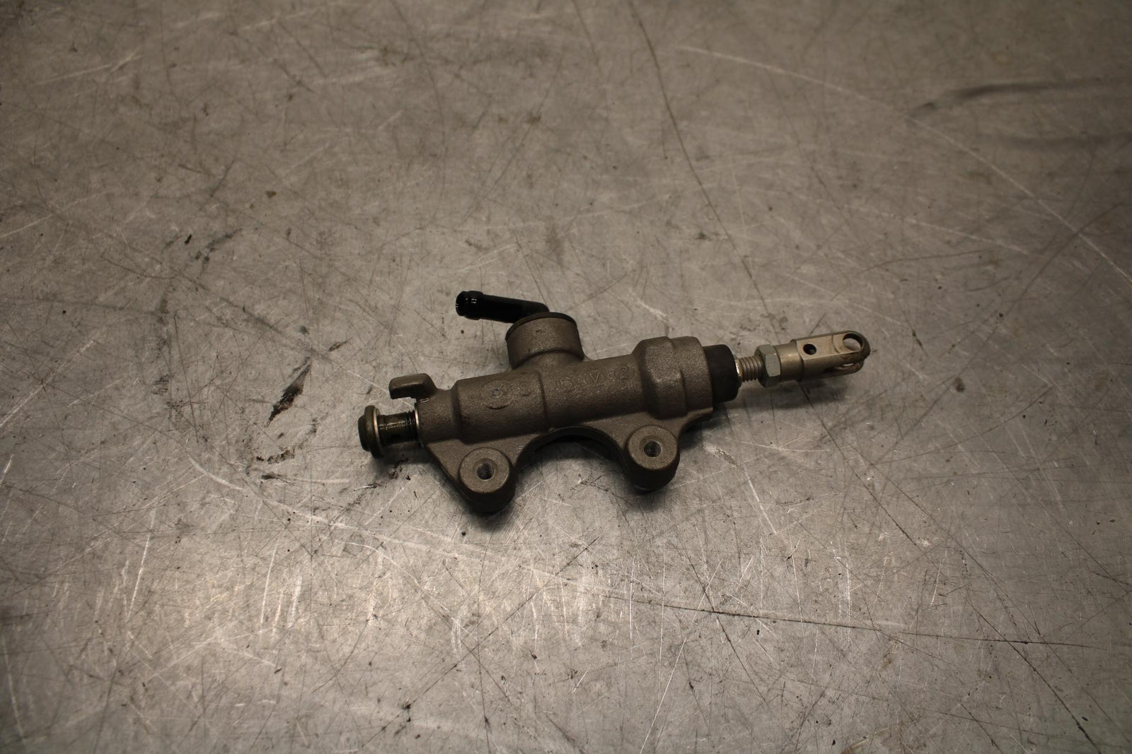 2007 Yamaha YZF R6 REAR BACK BRAKE MASTER CYLINDER 2C0-2583V-01-00 BB525