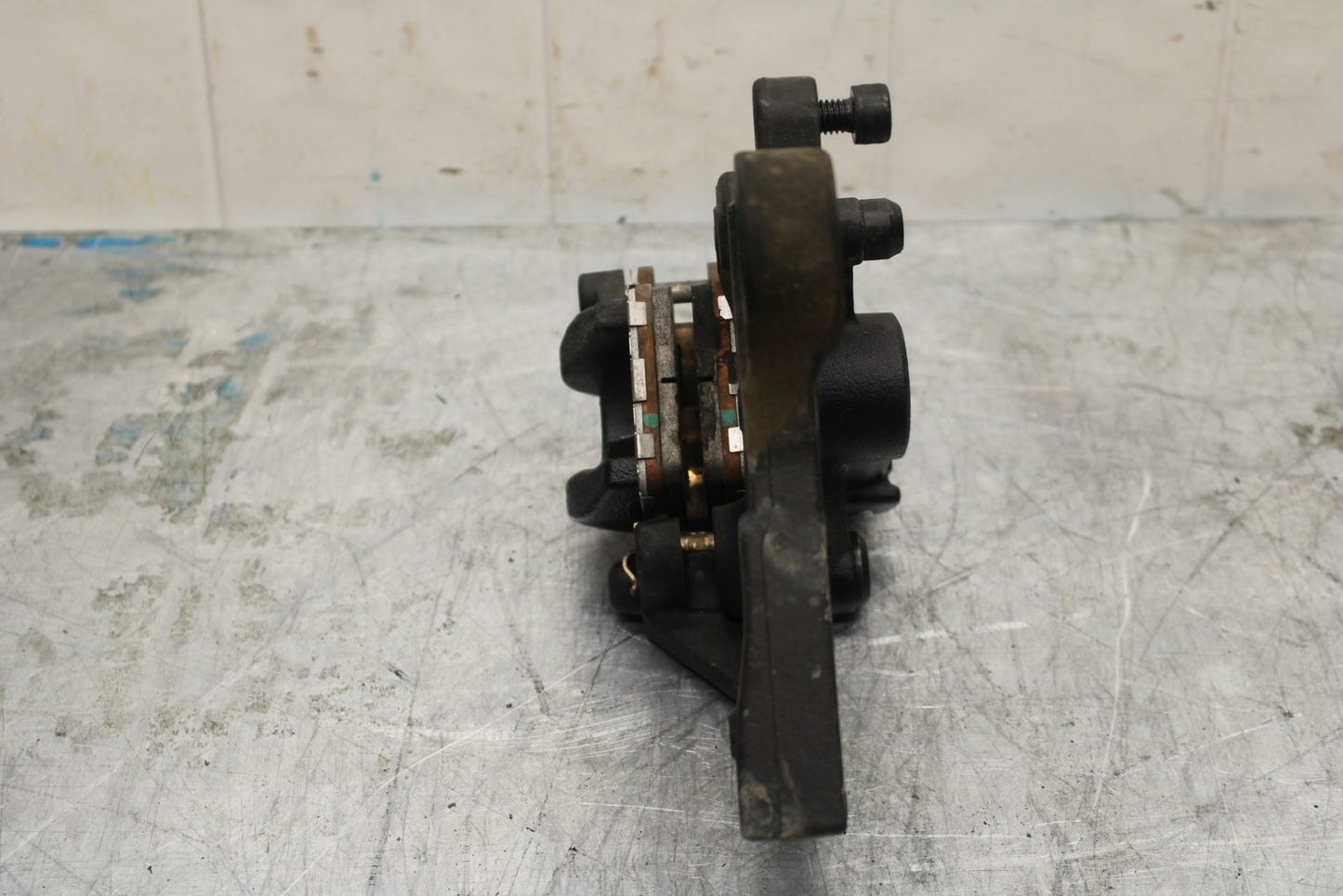 19-20 KAWASAKI NINJA ZX6R REAR BACK BRAKE CALIPER W MOUNT BRACKET BB419