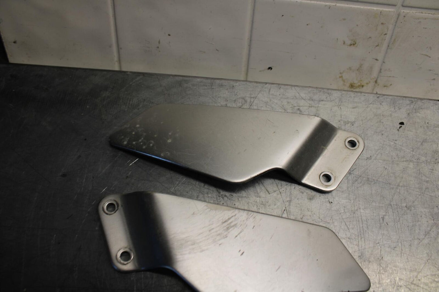 89-90 YAMAHA FZR600 LEFT RIGHT REARSET REAR SET HEEL GUARD COVER  BB76