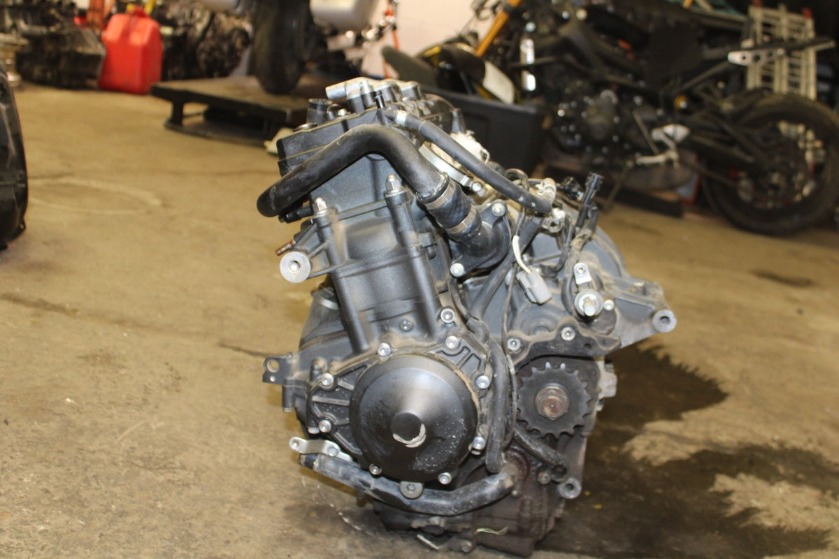 13 YAMAHA YZF R1 ENGINE MOTOR BB781