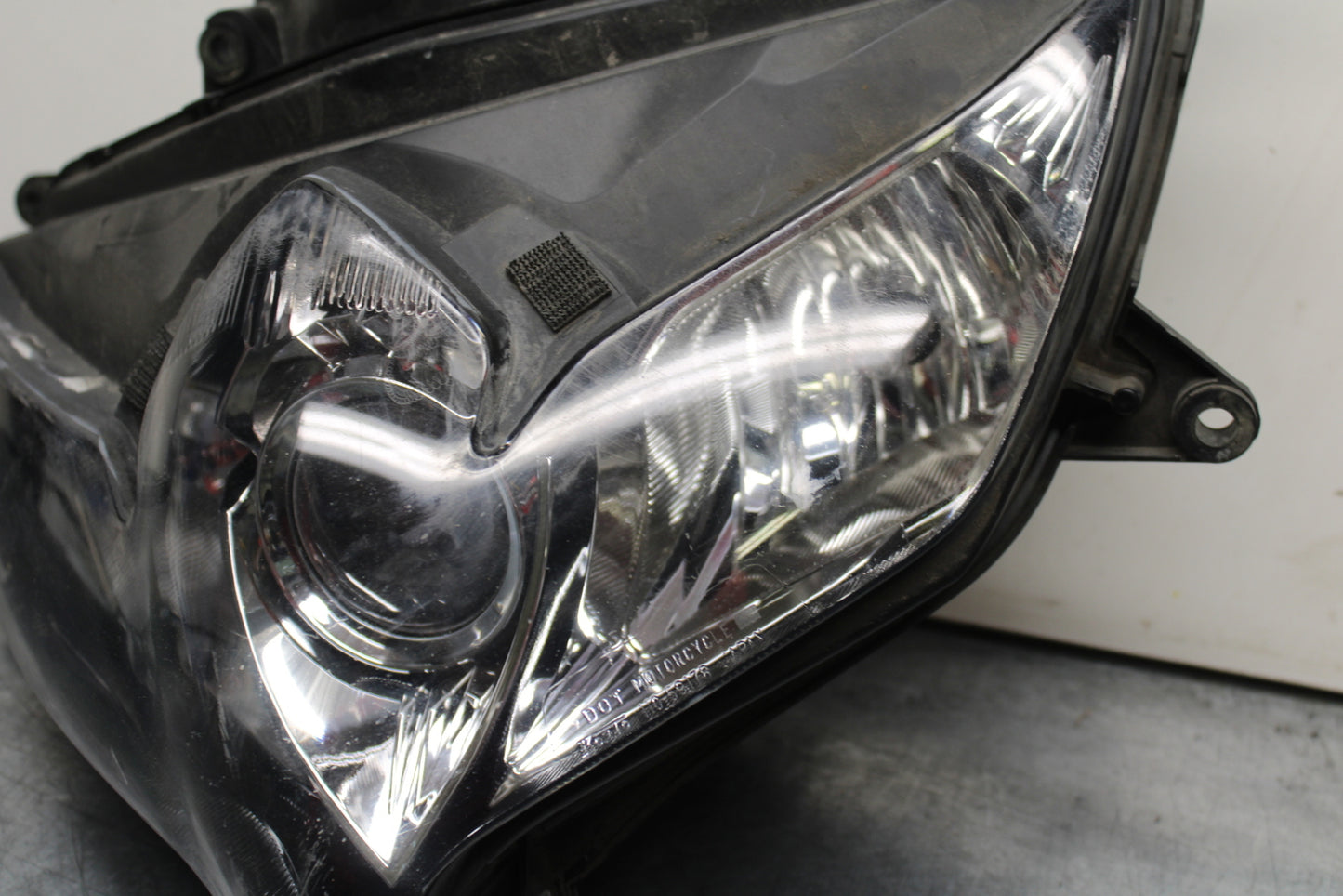 08-10 SUZUKI GSXR 600 FRONT HEADLIGHT HEAD LIGHT LAMP BB753