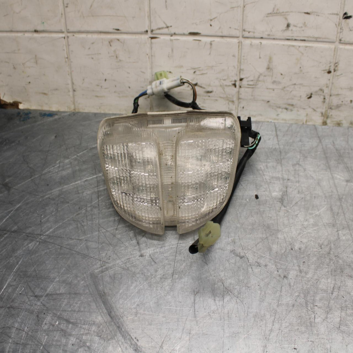 06-07 SUZUKI GSXR750 REAR TAIL TAILLIGHT BACK BRAKE LIGHT 35710-01H30 BB482