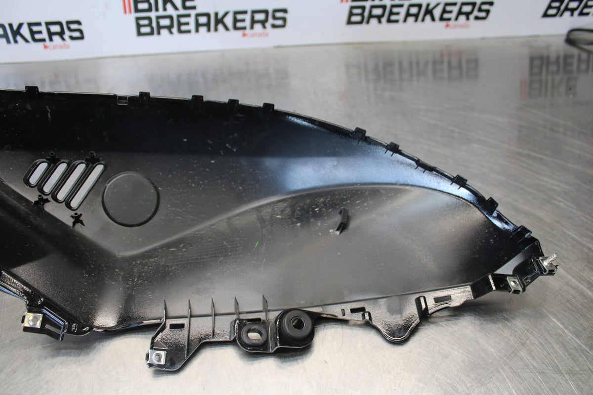 22-25 YAMAHA YZF R7 RIGHT GAS TANK FUEL CELL PANEL COVER TRIM COWL BB176