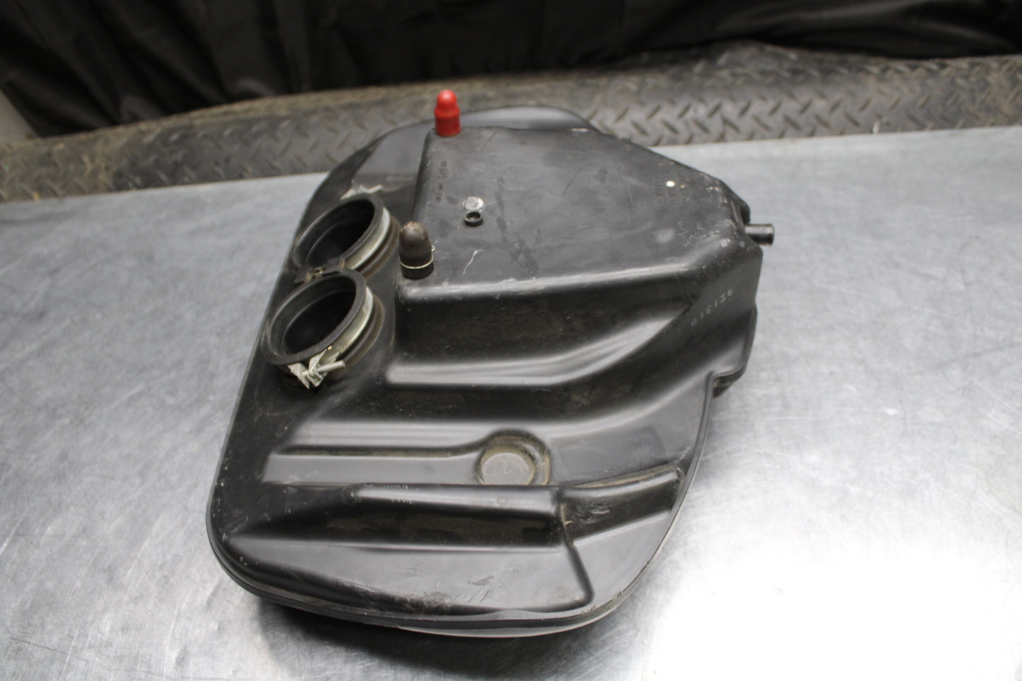 00 SUZUKI INTRUDER 1500 VL1500 AIRBOX AIR INTAKE FILTER BOX BB761