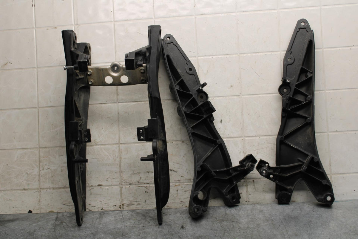 06-07 SUZUKI GSXR600 750 REAR BACK TAIL SUBFRAME SUB FRAME BB543