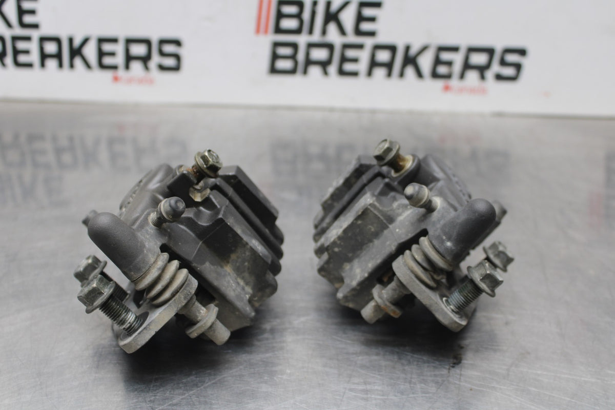 06 SUZUKI SV650S RIGHT LEFT FRONT BRAKE CALIPER SET PAIR CALIPERS BB783