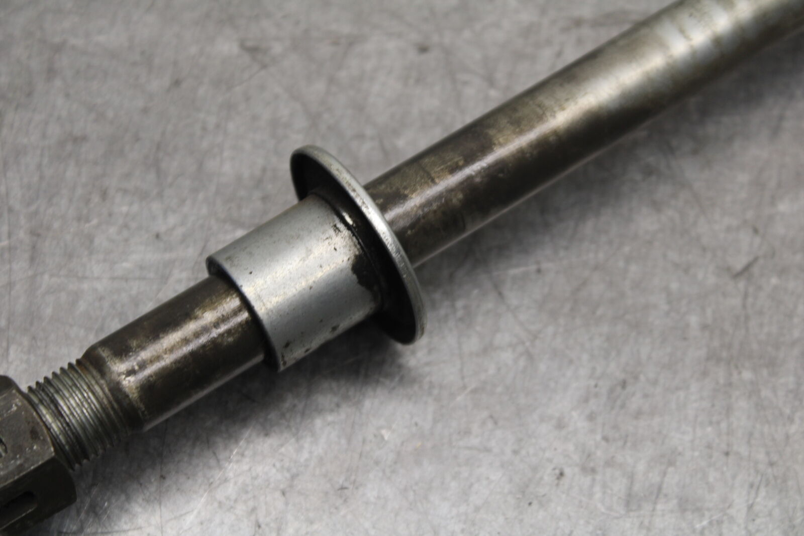 05-06 SUZUKI BOULEVARD M50 REAR AXLE BACK WHEEL RIM PIVOT BOLT AXEL BB671