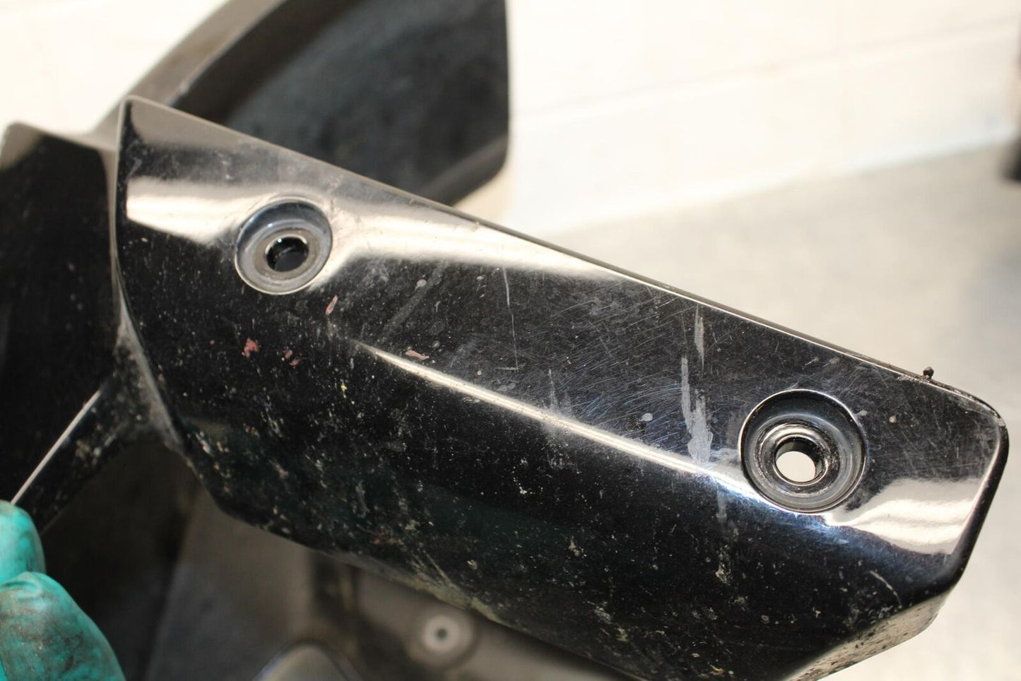 2011 Kawasaki Ninja ZX6R ZX600R FRONT WHEEL FENDER COWL 35004-0118-32N BB587