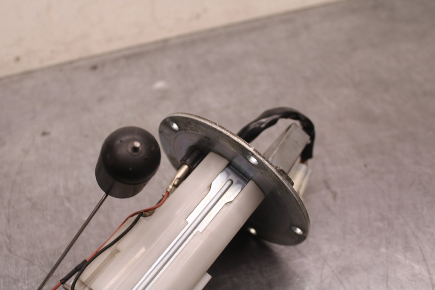 09-11 SUZUKI GSXR1000 FUEL PUMP GAS PETROL SENDER UNIT BB125