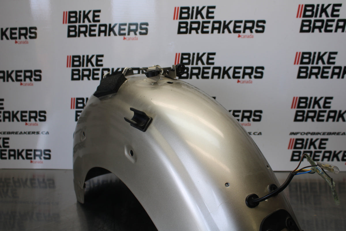 09 YAMAHA ROYAL STAR XVZ1300TF VENTURE REAR BACK WHEEL FENDER MUD GUARD BB151