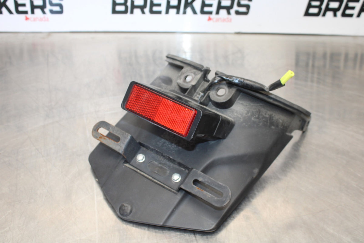 09 YAMAHA V STAR 950 LICENSE PLATE LIGHT & BRACKET MOUNT BB172