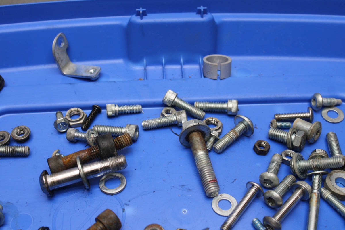 07 HARLEY-DAVIDSON SPORTSTER 1200 CUSTOM XL1200C BOLTS HARDWARE BB833