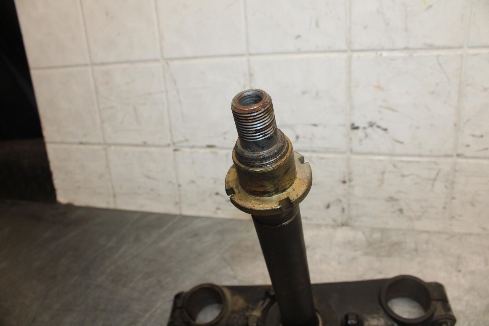 1981 Suzuki GS850G FRONT FORKS CLAMP LOWER TRIPLE TREE STEM BB37
