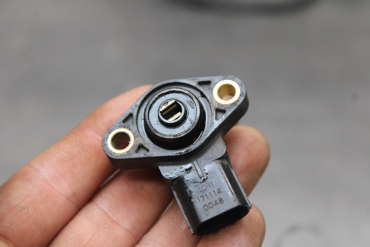 18 YAMAHA YZF R1  ENGINE MOTOR SENSOR SET PAIR BB838