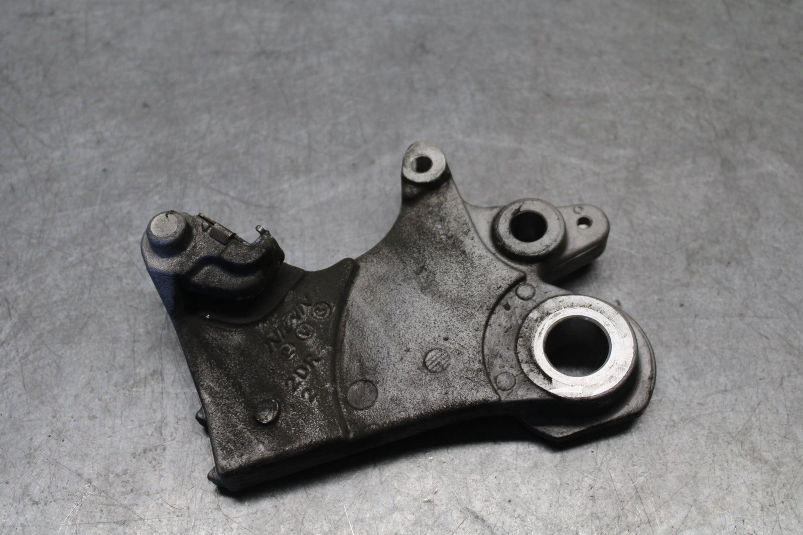 18-24 YAMAHA MT-07 REAR BRAKE CALIPER HANGER BACK MOUNTING BRACKET BB662