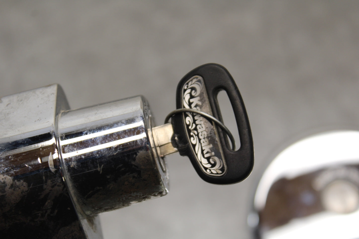 98-03 KAWASAKI VULCAN 1500L IGNITION LOCK KEY W/ GAS CAP  BB678