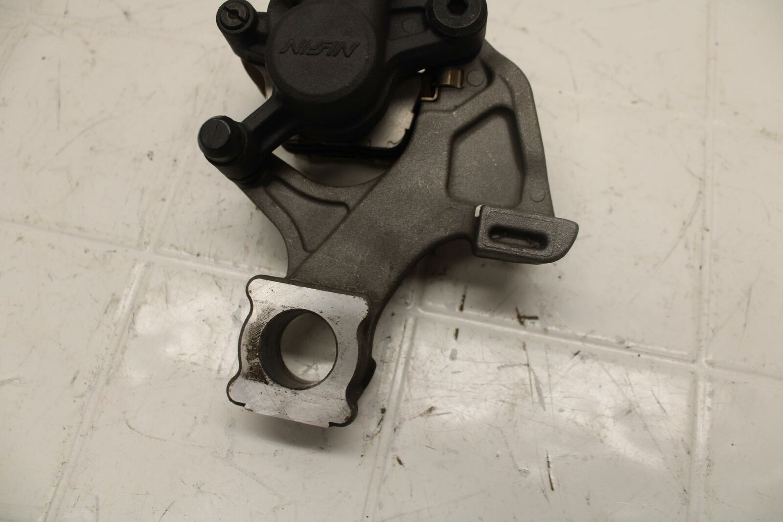 13 SUZUKI GSXR750 REAR BACK BRAKE CALIPER W MOUNT BRACKET 69100-47H10-999 BB17