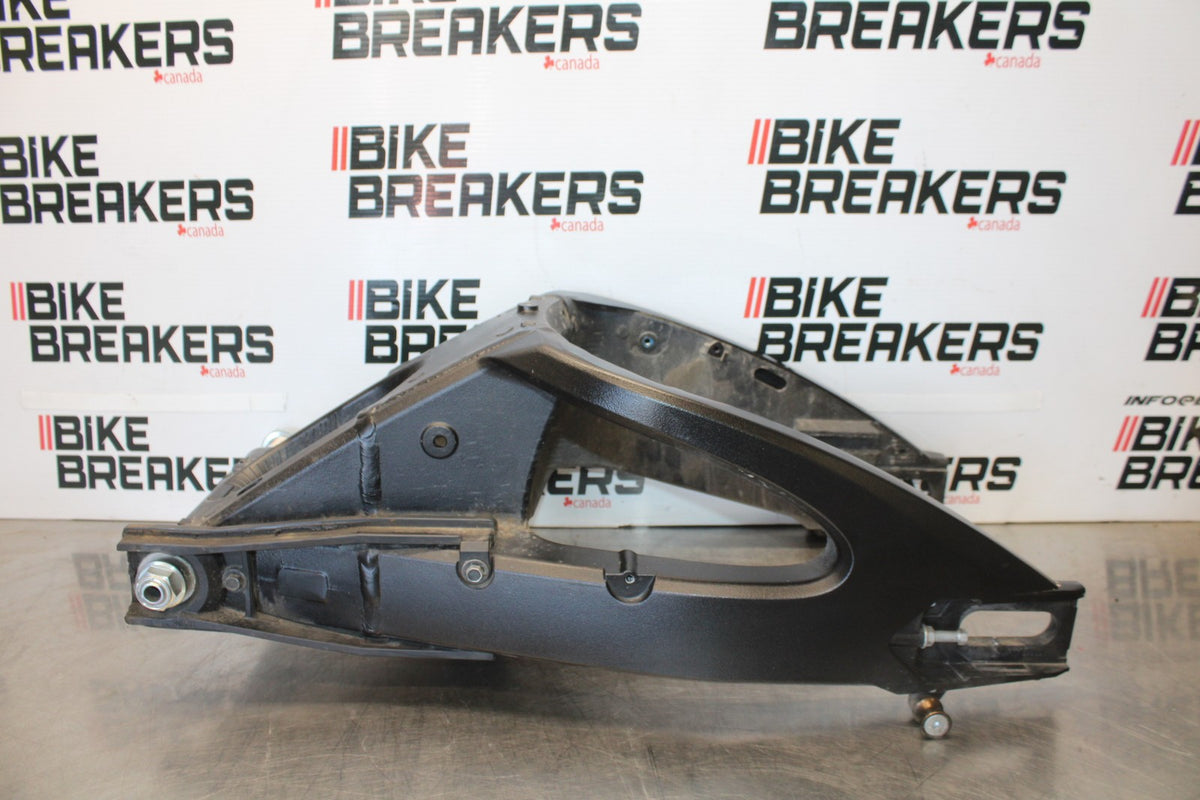 18 SUZUKI GSXR750 REAR SWINGARM BACK SUSPENSION SWING ARM BB891