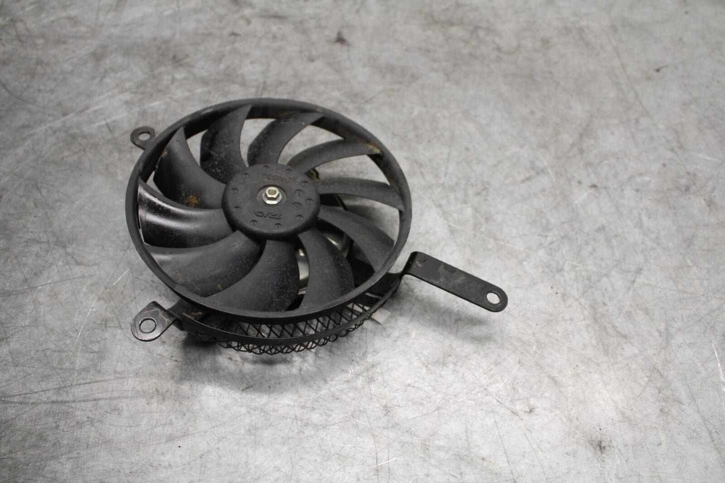 06-07 SUZUKI GSXR750 ENGINE RADIATOR COOLING FAN 17800-01H00 BB543