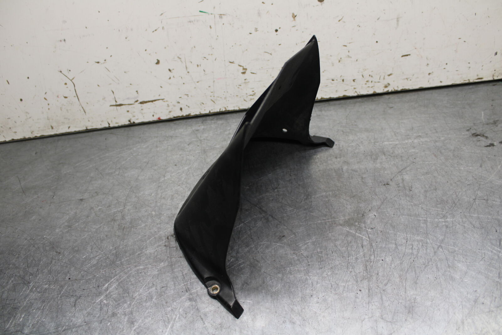06 YAMAHA YZF R6 REAR BACK WHEEL TIRE HUGGER FENDER BB716