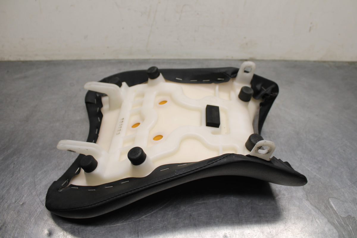 09 SUZUKI GSXR600 FRONT DRIVERS SEAT PAD SADDLE PILLION BB759