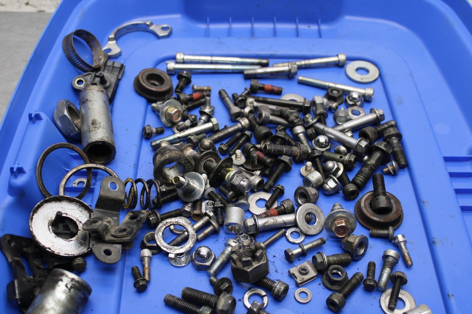 2005 Kawasaki Vulcan 1600 VN1600A Classic ENGINE MISC. BOLTS HARDWARE  BB574