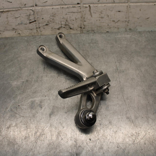 2001 Yamaha YZF R6 RIGHT REAR BACK PASSENGER PEG 5EB-27440-00-00 BB68