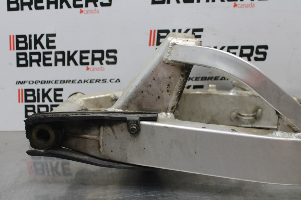 00 SUZUKI GSXR750 REAR SWINGARM BACK SUSPENSION SWING ARM BB820