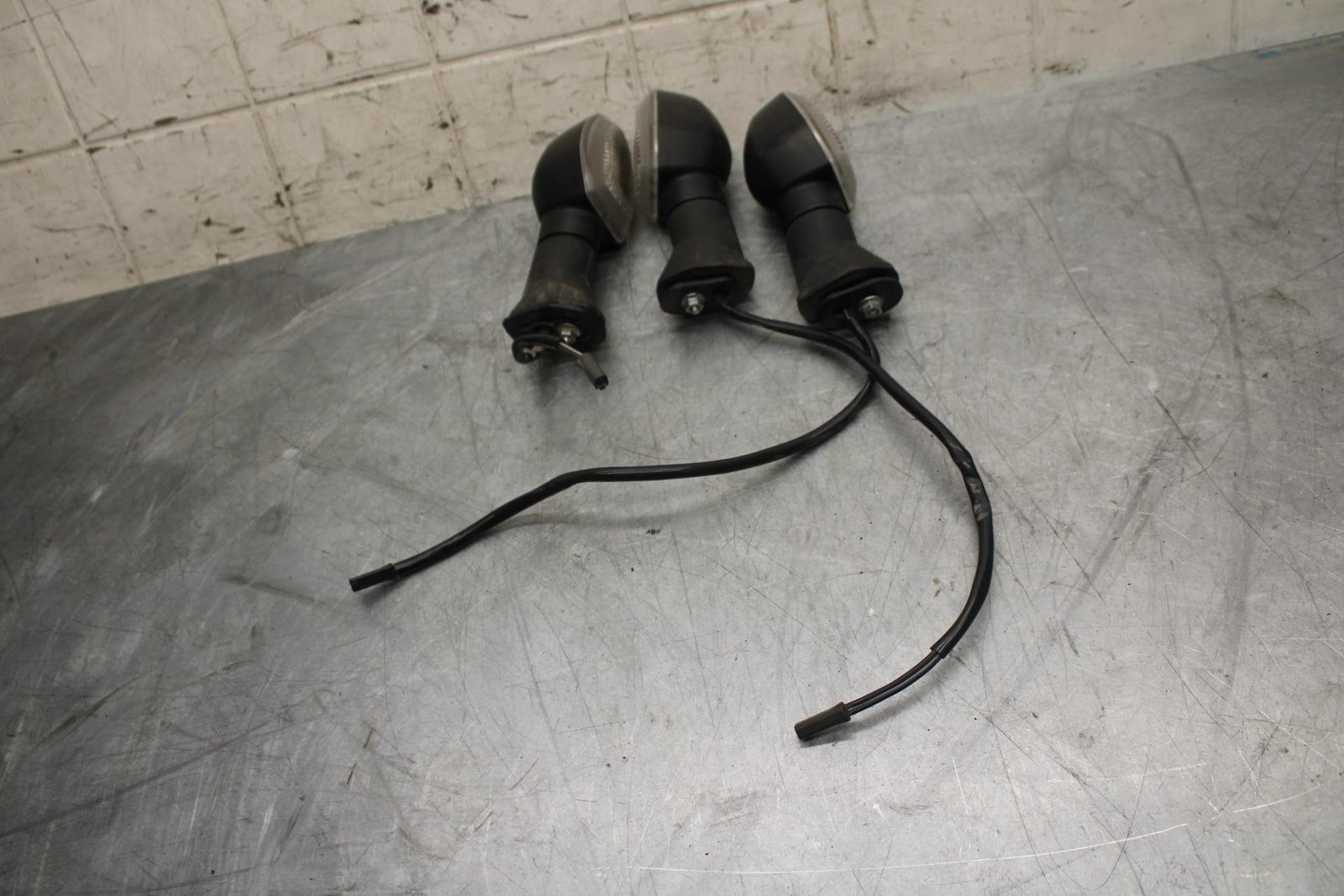 2016 Suzuki Bandit 1250S GSF1250SA ABS REAR LEFT RIGHT TURN SIGNALS LIGHT BB509