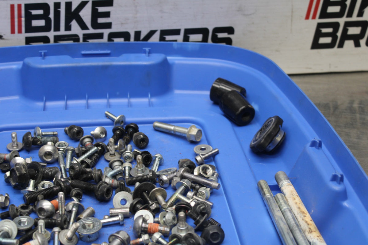 22-25 YAMAHA YZF R7 MOUNTING BOLTS HARDWARE SCREWS BB940