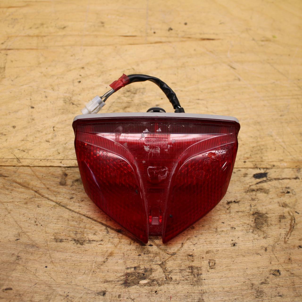 11-21 SUZUKI GSXR750 REAR TAIL TAILLIGHT BACK BRAKE LIGHT BB320